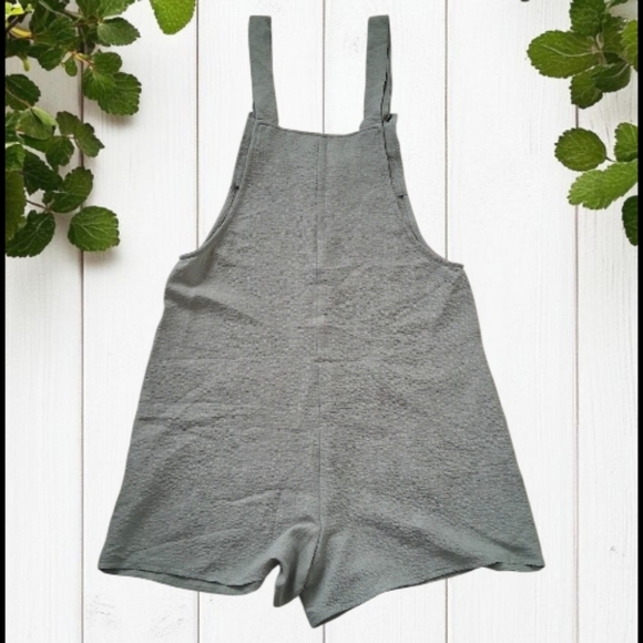 Green Summer Romper With Pockets - Picture 2 of 6